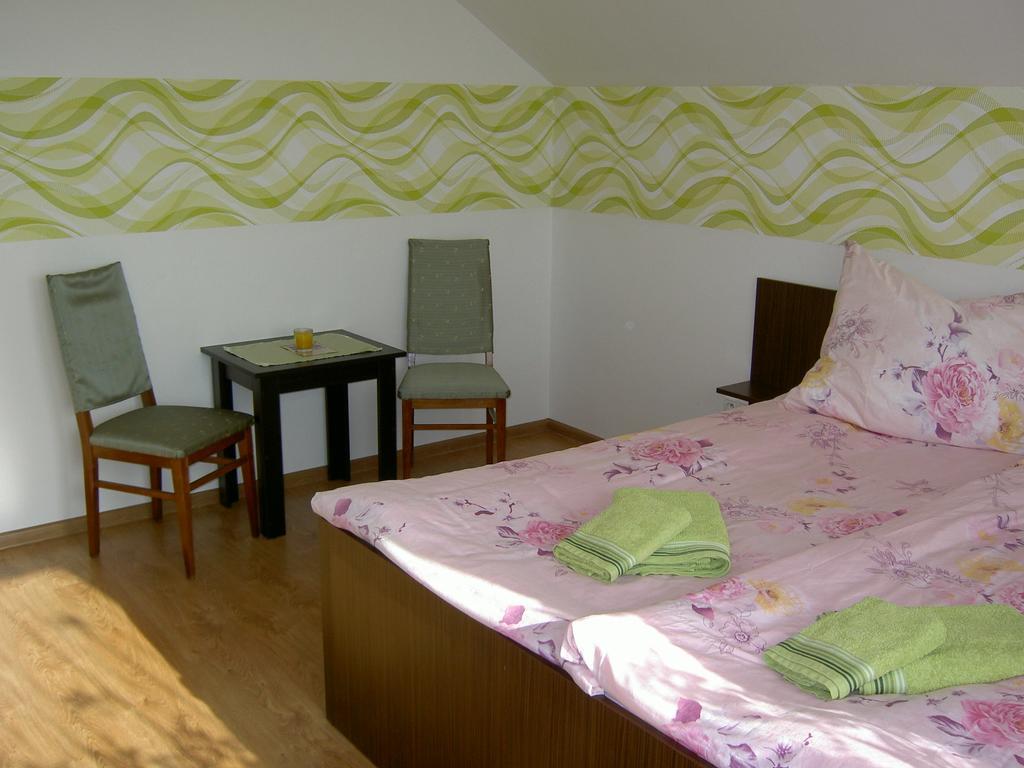Pivnicka Pod Cachtickym Hradom Otel Čachtice Dış mekan fotoğraf