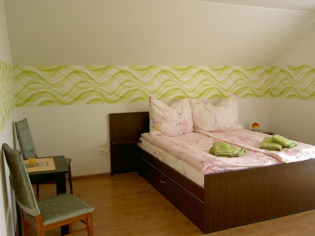 Pivnicka Pod Cachtickym Hradom Otel Čachtice Dış mekan fotoğraf
